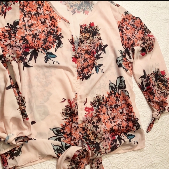 ⚜️Hydrangea Chiffon Blouse - Picture 2 of 4